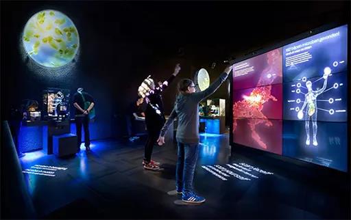 互動(dòng)一體機(jī)廣告機(jī)大屏